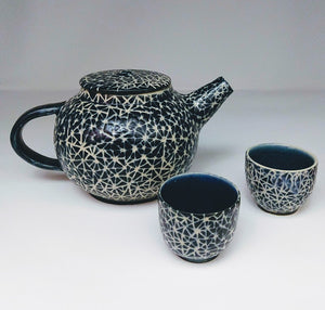 Teapot in broken triangle pattern